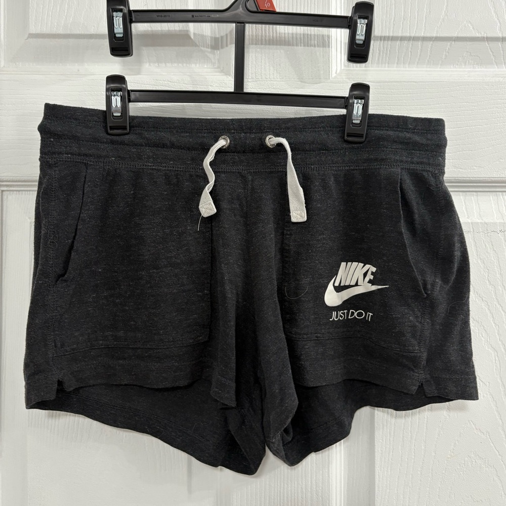 NIKE loose workout shorts